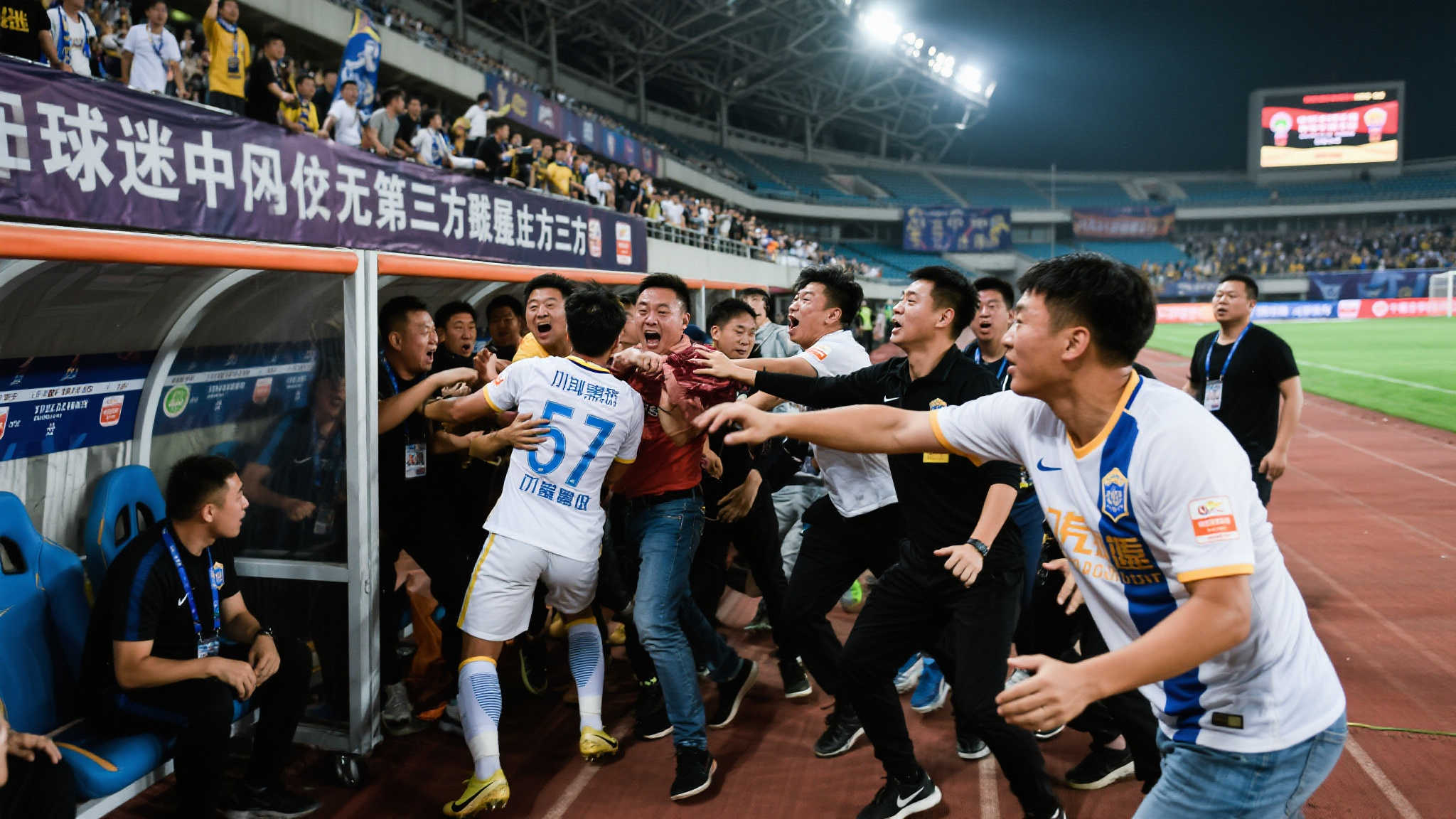 都显示出极 都显示出极